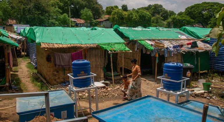 灾害和战乱迫使缅甸数百万人逃离家园，寻求安全庇护。许多人被迫在缅甸中部这样的内部流离失所者营地中避难。